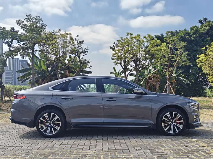 Фото 4 - Geely Preface