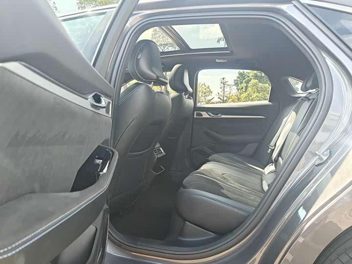 Фото 9 - Geely Preface