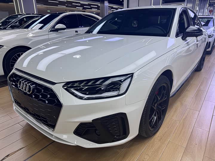 Фото 1 - Audi A4L