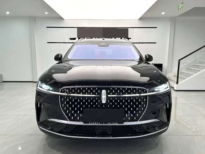 Фото 2 - Lincoln Nautilus