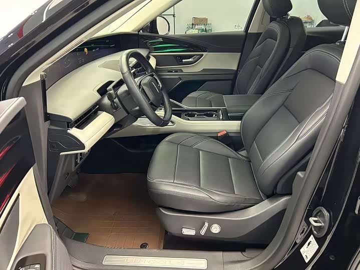 Фото 4 - Lincoln Nautilus