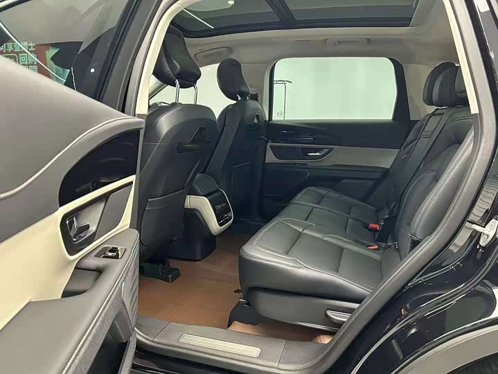 Фото 7 - Lincoln Nautilus