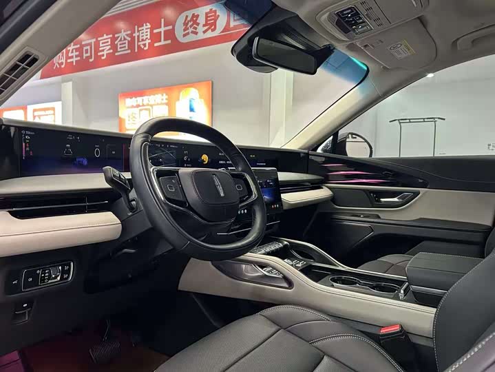 Фото 8 - Lincoln Nautilus