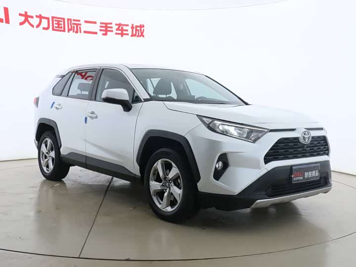 Фото 2 - Toyota RAV4