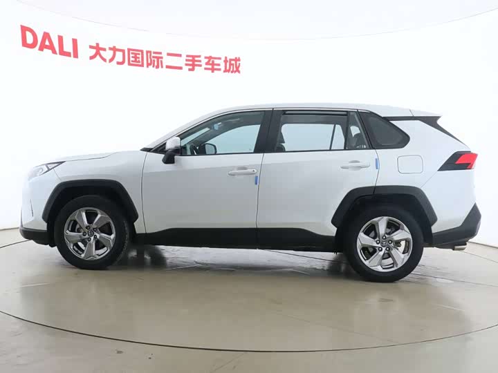 Фото 4 - Toyota RAV4