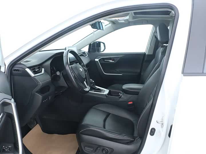 Фото 7 - Toyota RAV4