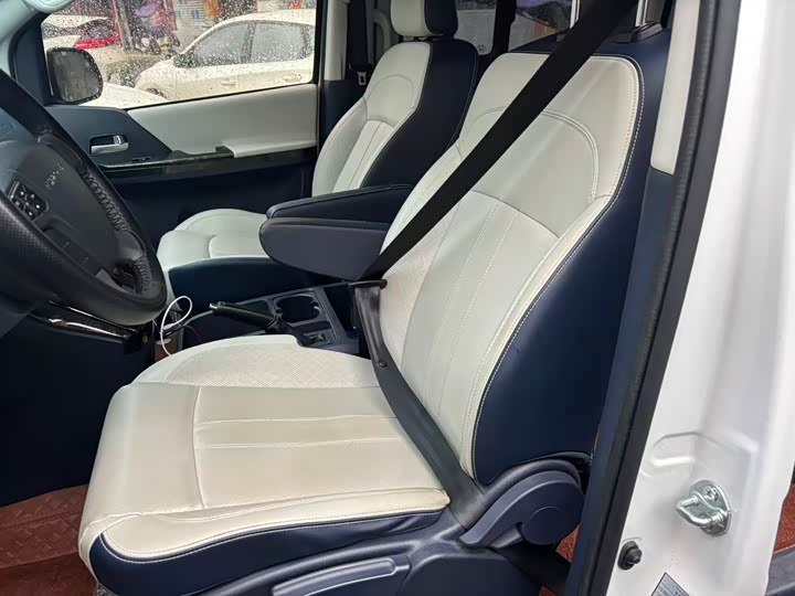 Фото 4 - Dongfeng Forthing Lingzhi Plus