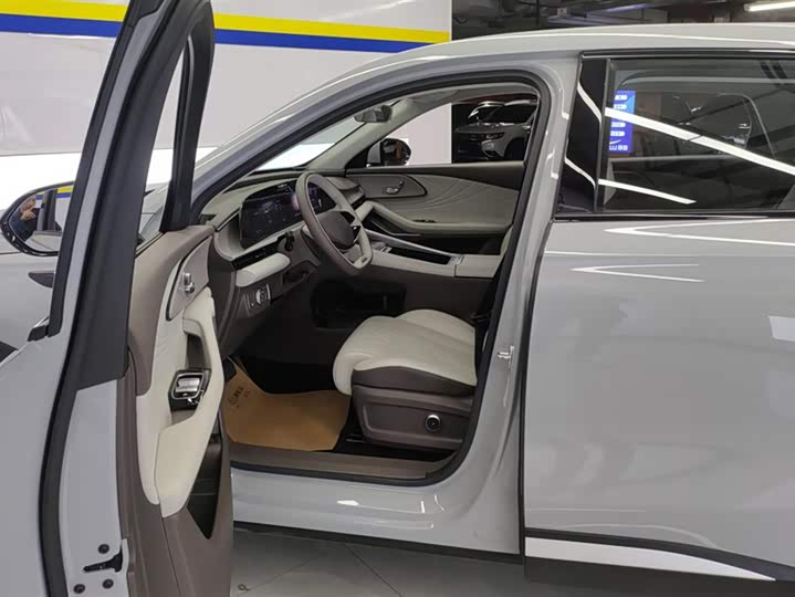 Фото 9 - Exeed RX C-DM Hybrid