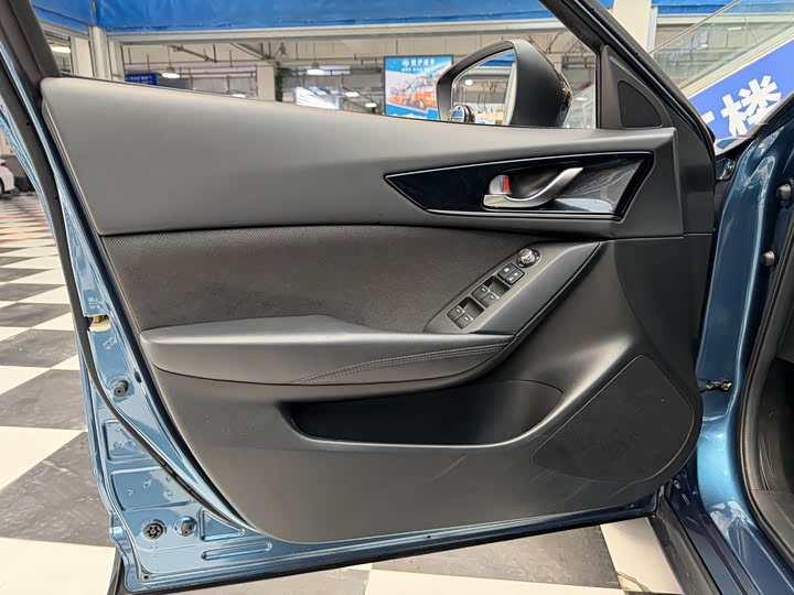 Фото 5 - Mazda CX-4