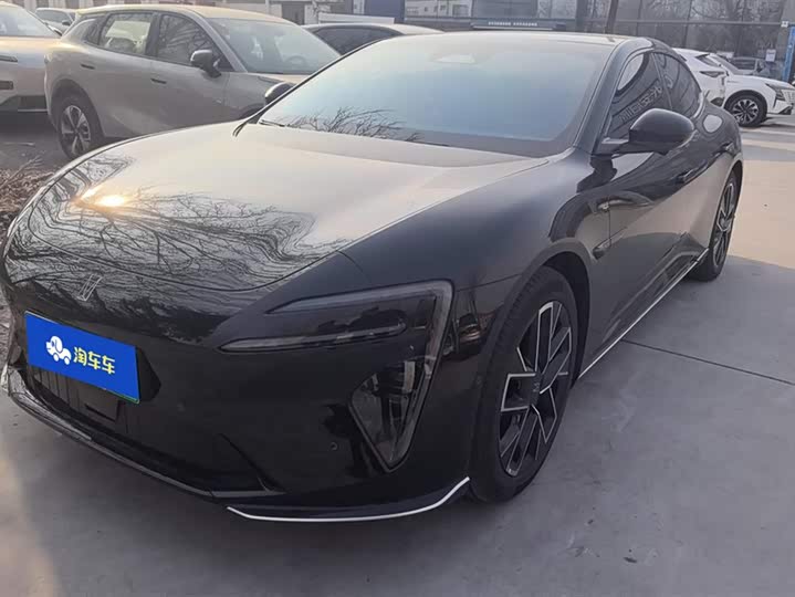 Фото 1 - Avatr 06