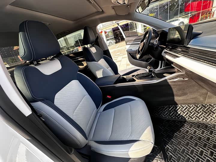 Фото 7 - Geely Emgrand