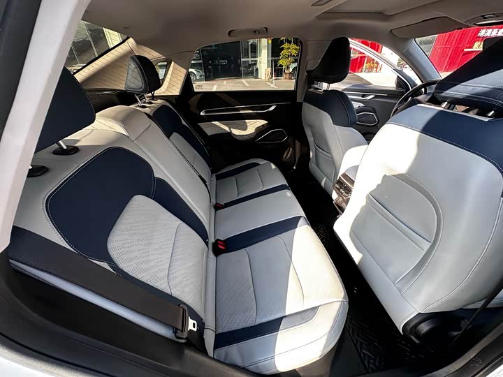 Фото 8 - Geely Emgrand