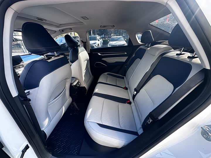 Фото 9 - Geely Emgrand