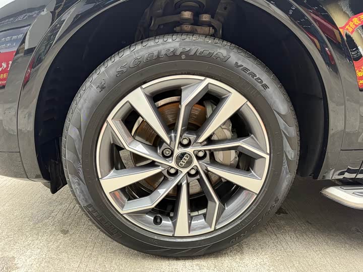 Фото 9 - Audi Q5L