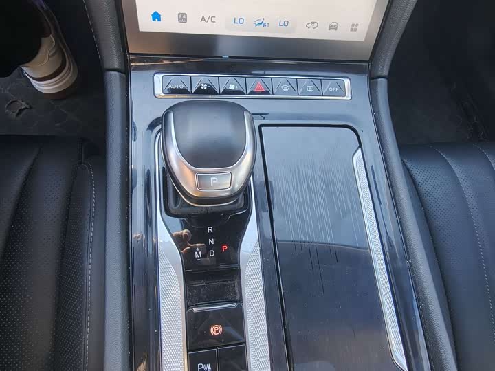 Фото 6 - Hongqi H5