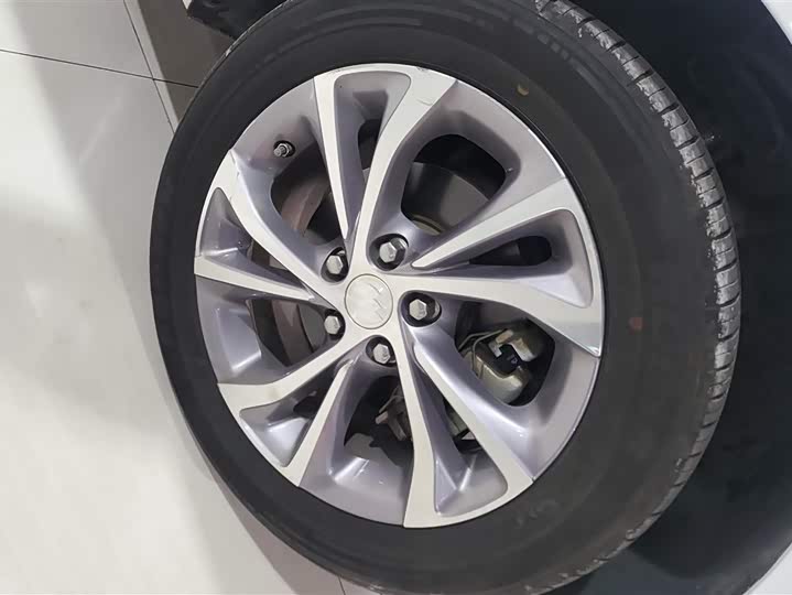 Фото 6 - Buick Verano