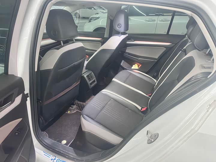 Фото 7 - Volkswagen Golf