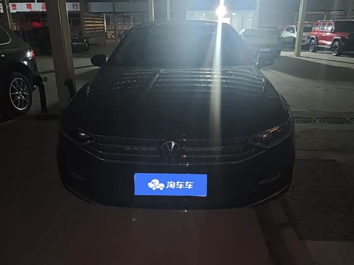 Фото 2 - Volkswagen Magotan