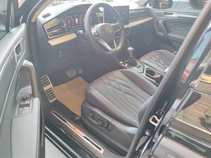 Фото 9 - Volkswagen Tiguan L Pro