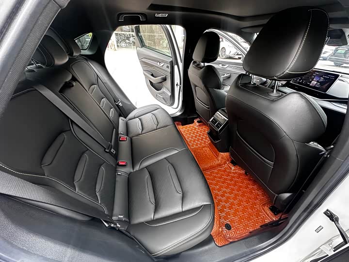 Фото 8 - Geely Preface