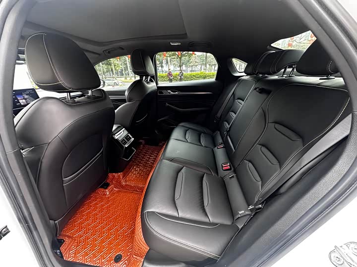 Фото 9 - Geely Preface