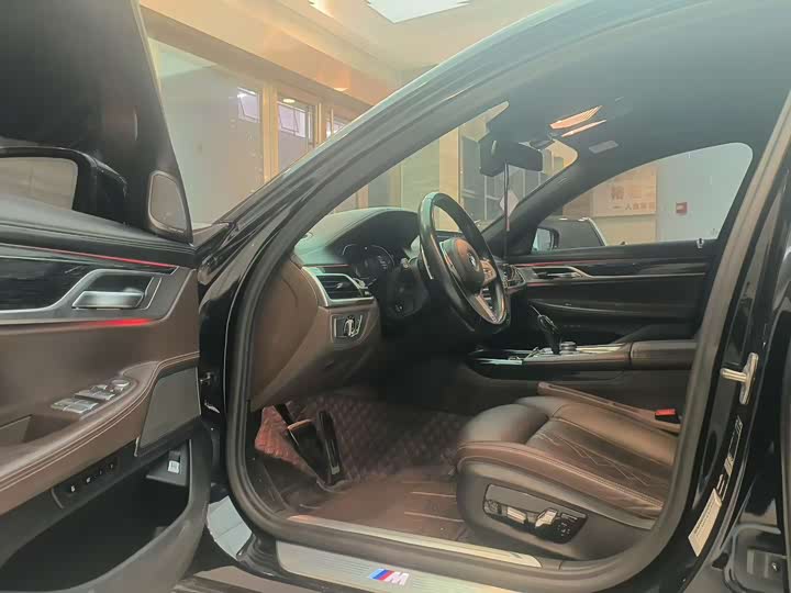 Фото 3 - BMW 7 Series