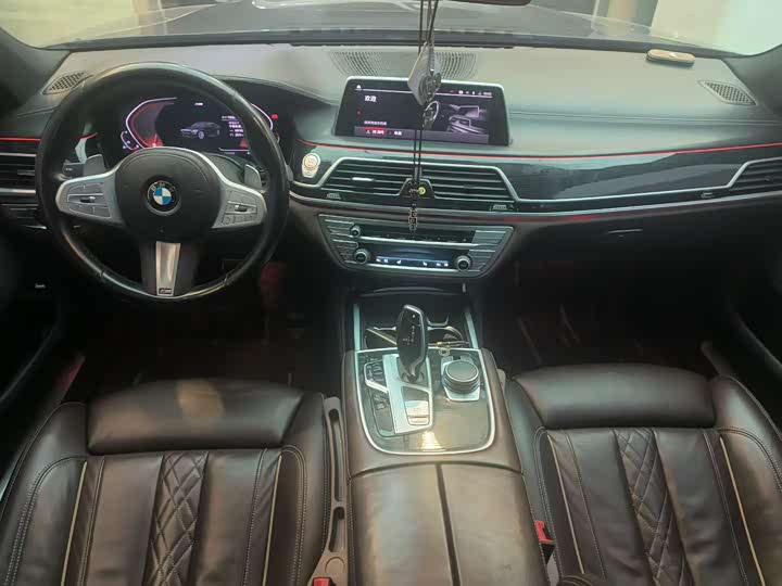 Фото 5 - BMW 7 Series