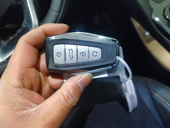 Фото 9 - Geely Monjaro