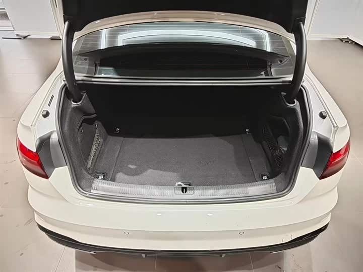 Фото 6 - Audi A4L