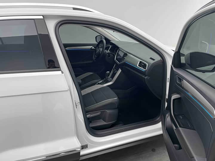 Фото 7 - Volkswagen T-Roc