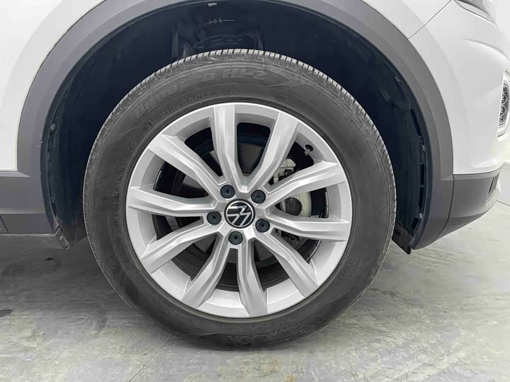 Фото 8 - Volkswagen T-Roc