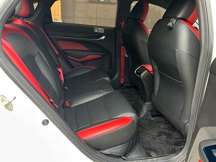 Фото 8 - Geely Binrui