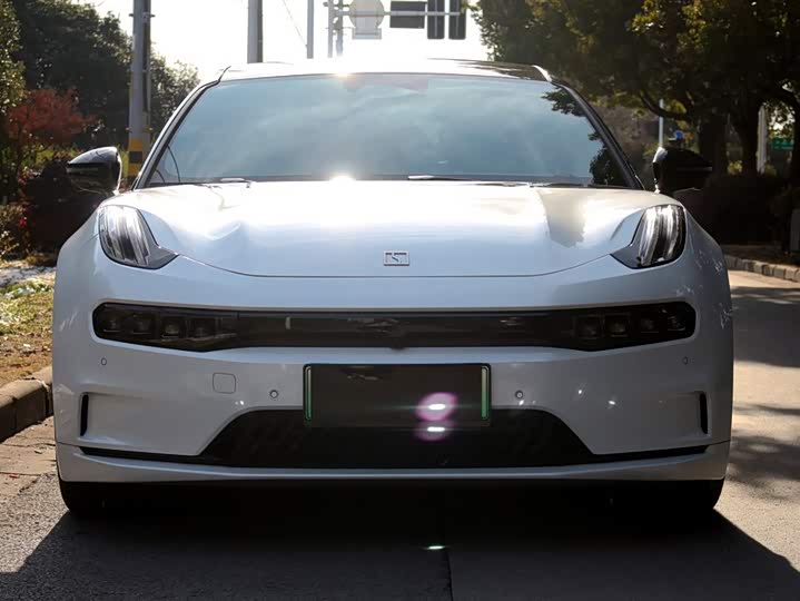 Фото 2 - Zeekr 001