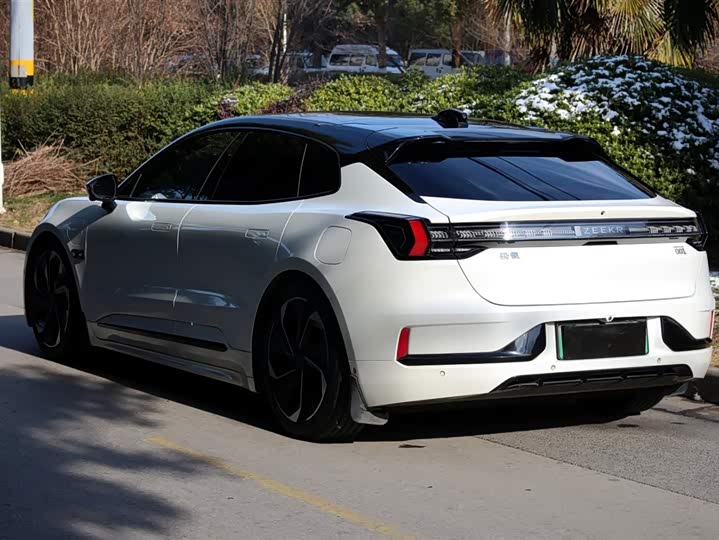 Фото 5 - Zeekr 001