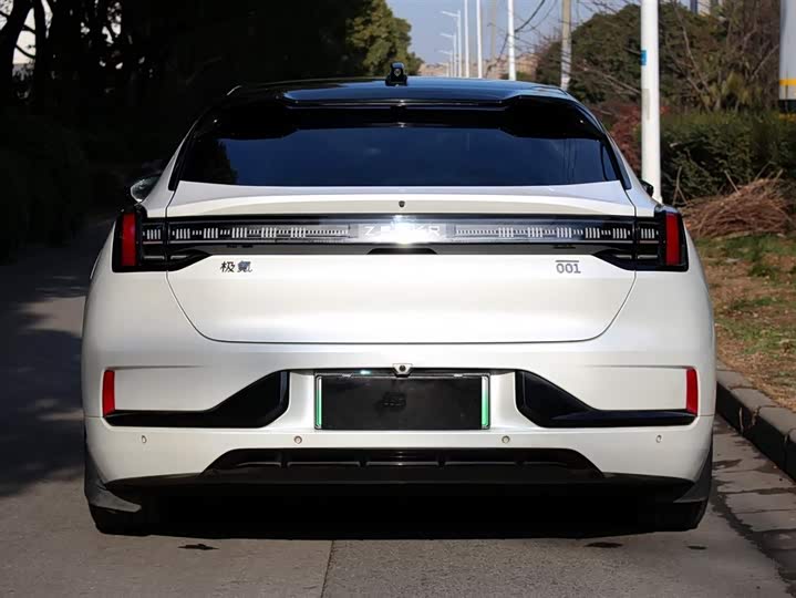 Фото 6 - Zeekr 001