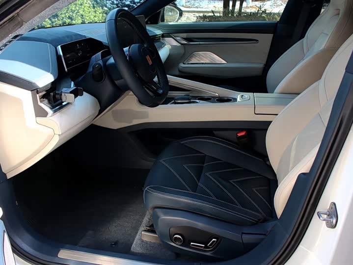 Фото 8 - Zeekr 001