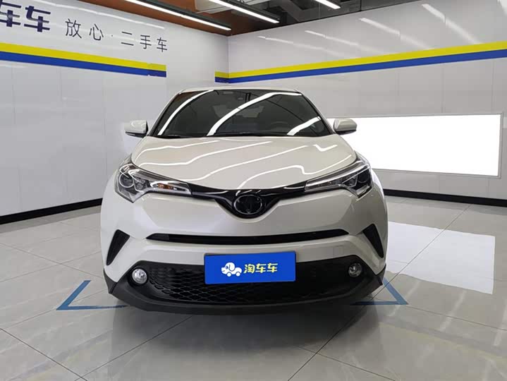 Фото 2 - Toyota C-HR