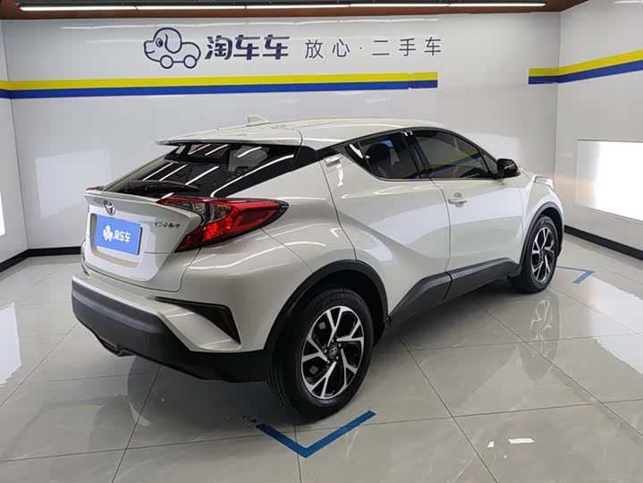 Фото 3 - Toyota C-HR