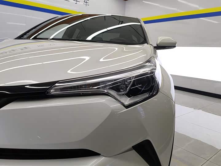 Фото 5 - Toyota C-HR