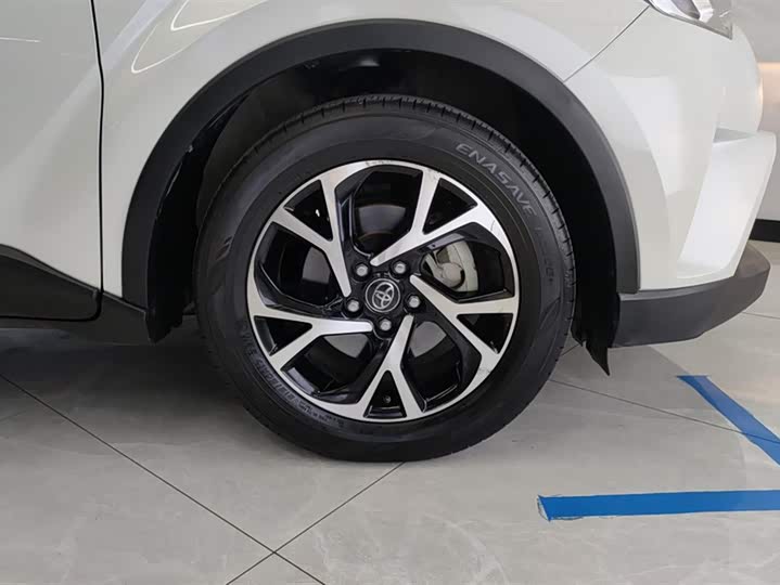 Фото 6 - Toyota C-HR