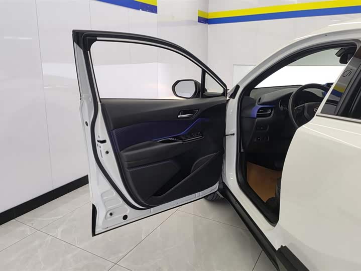 Фото 7 - Toyota C-HR