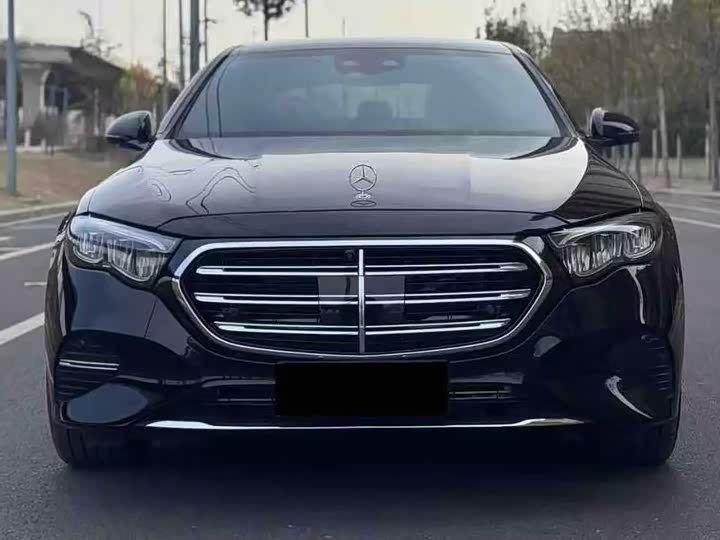 Фото 2 - Mercedes-Benz E-Class