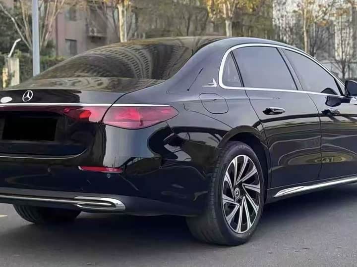 Фото 7 - Mercedes-Benz E-Class