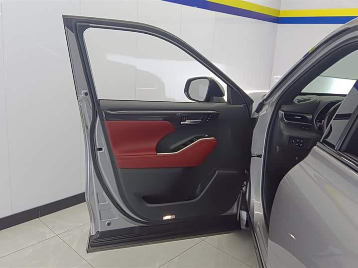 Фото 7 - Toyota Crown Kluger