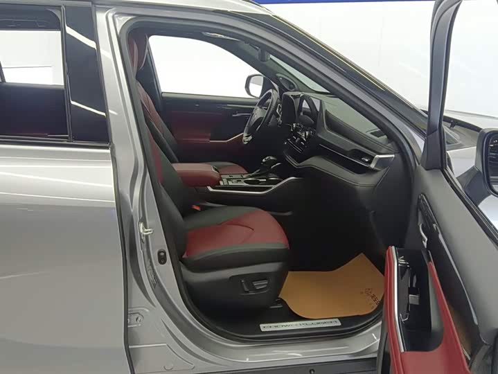 Фото 8 - Toyota Crown Kluger