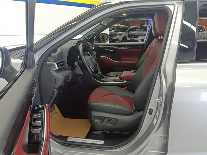 Фото 9 - Toyota Crown Kluger