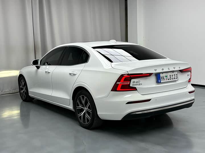 Фото 4 - Volvo S60