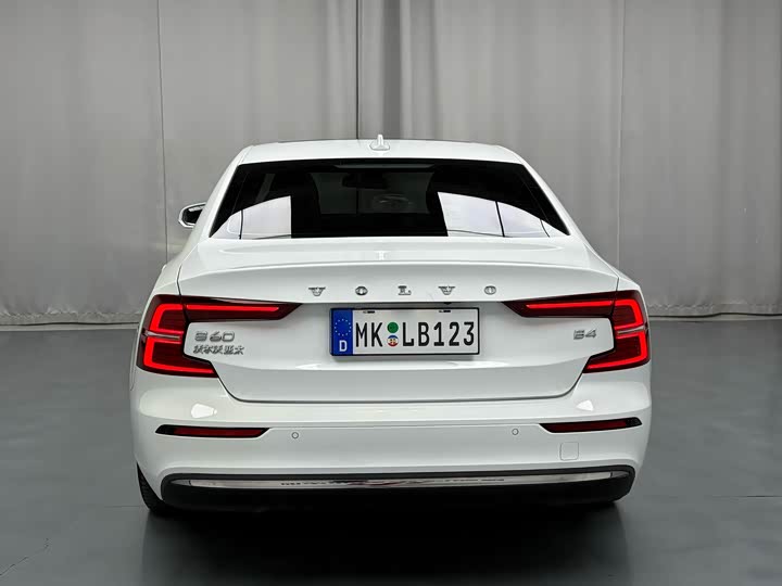 Фото 5 - Volvo S60