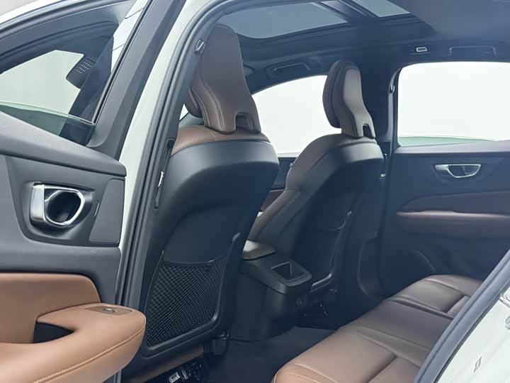 Фото 8 - Volvo S60