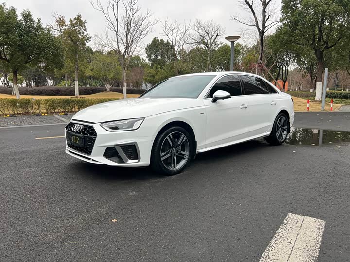 Фото 1 - Audi A4L